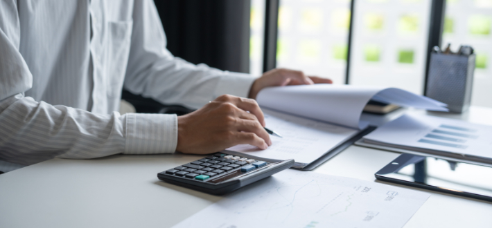 Tredjedel av sveriges kommuner köper tjänster av blufföretag – nu krävs strängare kontroller